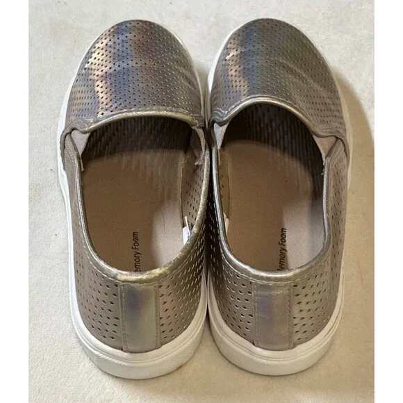Time And Tru Shoes Women’s Sz 6 1/2 Loafers Metallic Gold Slip On Casual Sneaker - Picture 4 of 8